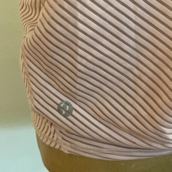 Lululemon sz 8 Ahead By Miles Short Sleeve Tee Pink Petals Mesh Training Top - Picture 8 of 11